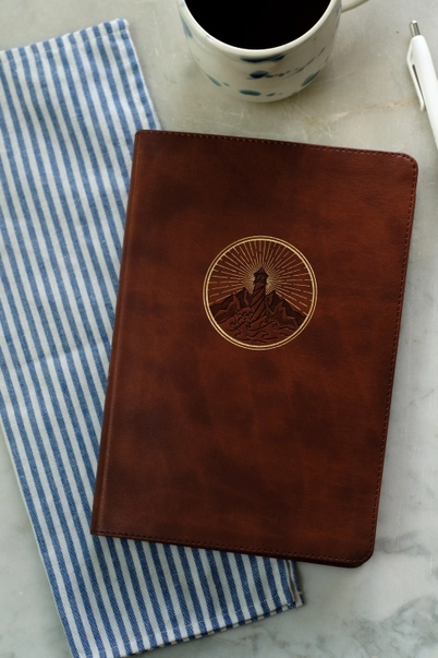 Light For Life Nasb Study Bible (Mahogany Lighthouse)